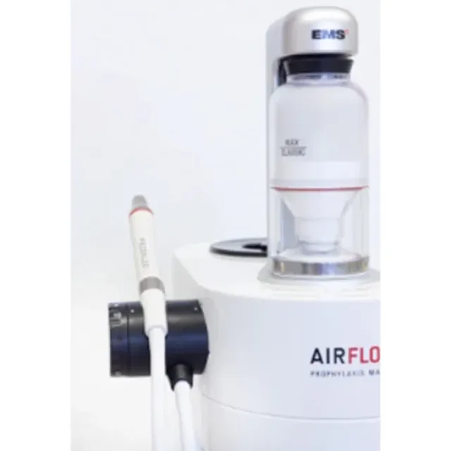 Zahnreinigung mit Air Flow-Technologie